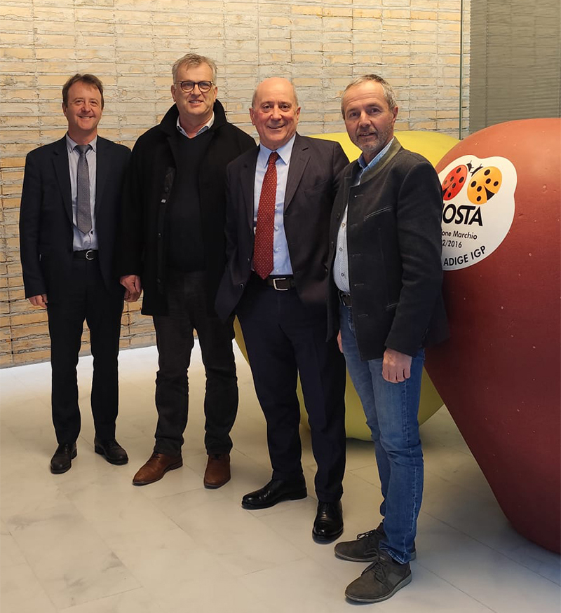 Paul Nicolodi, Paul Wellenzohn, presidente del Consorzio di Bonifica della Val Venosta, Massimo Gargano e Thomas Oberhofer, presidente di VIP